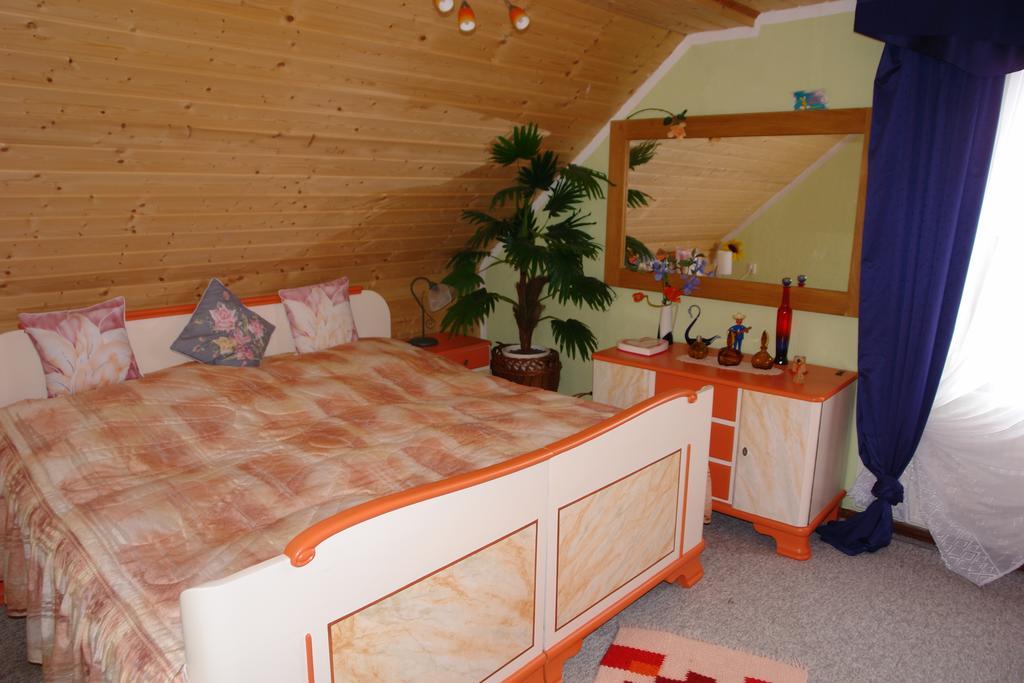 Ferienwohnung Bimmelbahn-Blick Neudorf  Quarto foto